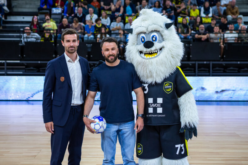 Le Groupe Epikur, Parrain de la rencontre face à Nîmes